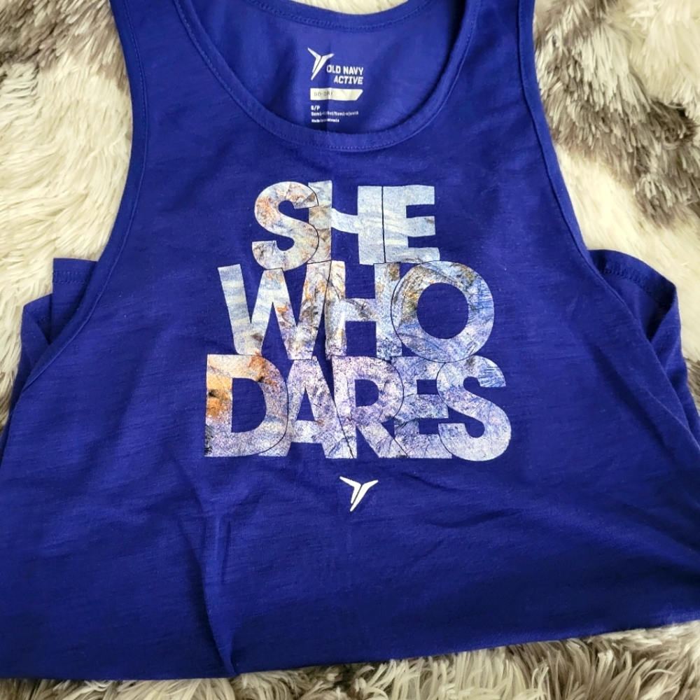Activewear graphic tee